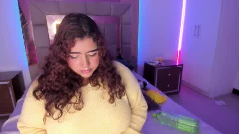 Heidy  online show from March 11, 2025, 2:43 am