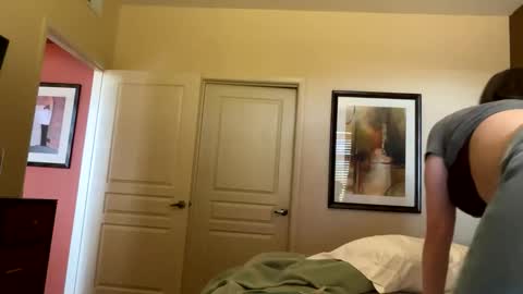 Snapshot of shell2822 chatting on February 8, 2026, 10:24 pm shell2822 online show from February 8, 2026, 10:24 pm