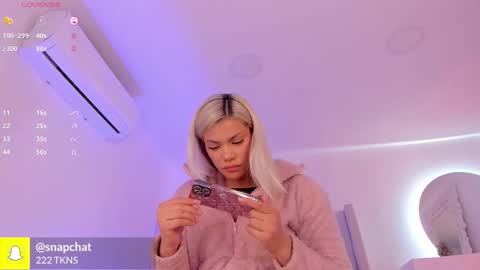 Snapshot of shelynna_azzul chatting on October 4, 2025, 8:18 pm shelynna_azzul online show from October 4, 2025, 8:18 pm