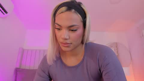 shelynna_azzul online show from February 23, 2026, 8:28 pm