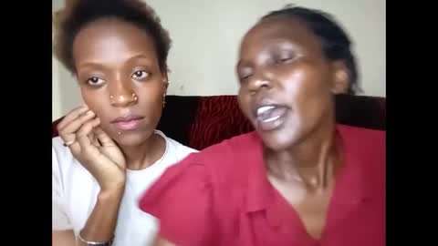 Snapshot of sherry_lovine chatting on December 18, 2025, 12:33 pm lovine online show from December 18, 2025, 12:33 pm