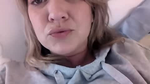 sheseemsinnocent online show from January 2, 2025, 7:40 pm