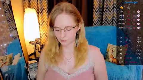 Snapshot of sheslinki chatting on December 17, 2025, 8:20 am Hello guys my name is Aemilia online show from December 17, 2025, 8:20 am