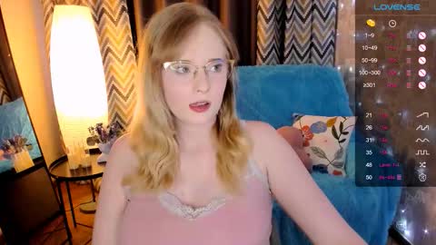 Snapshot of sheslinki chatting on February 4, 2026, 8:20 am Hello guys my name is Aemilia online show from February 4, 2026, 8:20 am