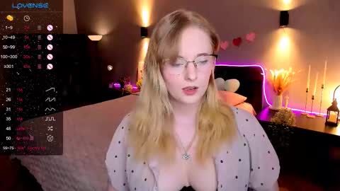 Snapshot of sheslinki chatting on February 14, 2026, 8:44 am Hello guys my name is Aemilia online show from February 14, 2026, 8:44 am