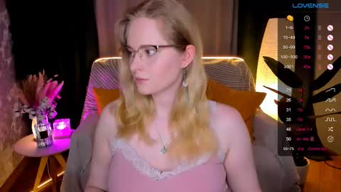 Snapshot of sheslinki chatting on February 25, 2026, 8:24 am Hello guys my name is Aemilia online show from February 25, 2026, 8:24 am