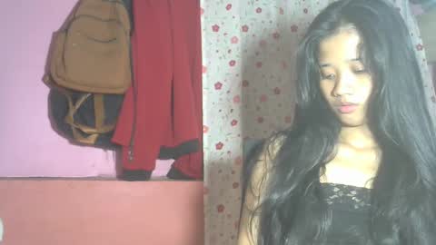 Snapshot of shimmering_kate chatting on January 7, 2025, 1:49 am shimmering_kate online show from January 7, 2025, 1:49 am