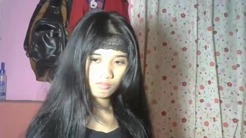 Snapshot of shimmering_kate chatting on January 13, 2025, 5:23 am shimmering_kate online show from January 13, 2025, 5:23 am