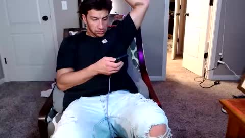 shimmyloe online show from November 23, 2025, 2:33 am