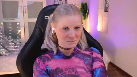 help me reach my first 25 thumbs up online show from November 26, 2025, 9:38 pm