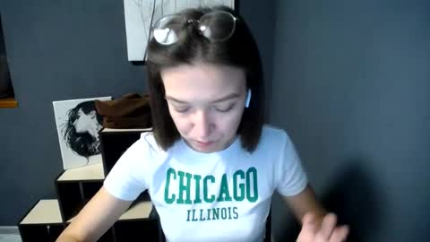 Snapshot of shining_pearl chatting on July 4, 2026, 6:30 am Jesica online show from July 4, 2026, 6:30 am