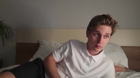 Snapshot of shirizo chatting on October 13, 2025, 9:37 pm Matthew online show from October 13, 2025, 9:37 pm