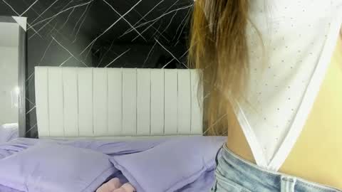 shirleyhott online show from October 4, 2025, 2:37 pm