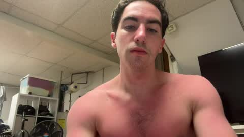 Snapshot of shirtlesshunk15 chatting on June 16, 2026, 8:33 pm shirtlesshunk15 online show from June 16, 2026, 8:33 pm