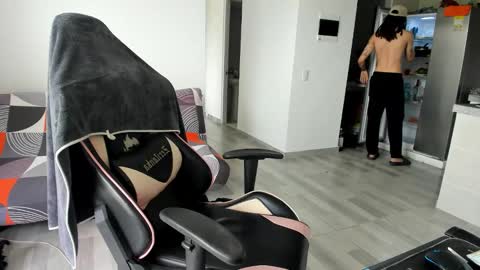 -- online show from October 23, 2025, 2:38 pm