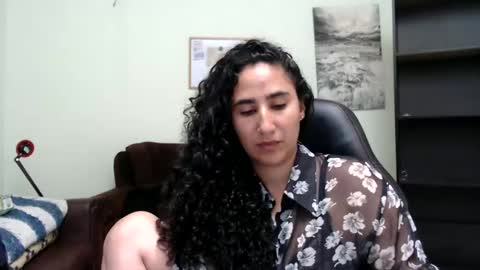 Snapshot of shopia_scarlet chatting on November 4, 2025, 6:07 pm Sofia online show from November 4, 2025, 6:07 pm