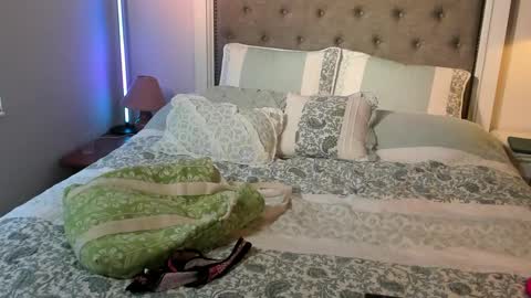 Snapshot of shortstuff79 chatting on October 2, 2025, 1:40 pm shortstuff79 online show from October 2, 2025, 1:40 pm