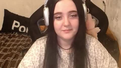 Snapshot of show_for_you chatting on November 6, 2025, 5:03 pm show_for_you online show from November 6, 2025, 5:03 pm