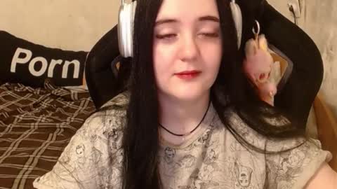 Snapshot of show_for_you chatting on November 11, 2025, 3:23 pm show_for_you online show from November 11, 2025, 3:23 pm