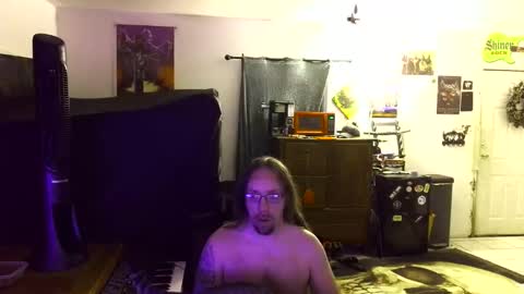 Snapshot of shredmancer chatting on May 7, 2026, 1:55 am shredmancer online show from May 7, 2026, 1:55 am