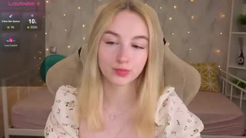 Snapshot of shy__polly chatting on June 16, 2026, 12:02 am Polly online show from June 16, 2026, 12:02 am