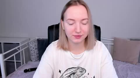 Snapshot of shy_annacutie chatting on February 25, 2025, 5:41 am Anna online show from February 25, 2025, 5:41 am