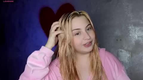 Molly online show from October 12, 2025, 10:20 pm