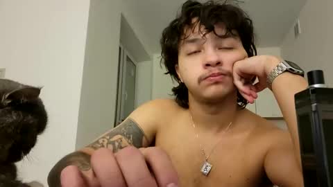 Snapshot of shy_boy17 chatting on January 10, 2025, 2:55 pm your shy boy online show from January 10, 2025, 2:55 pm