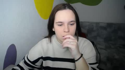 shy_lil online show from December 5, 2025, 1:31 pm