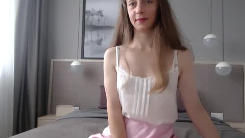 shy_schoolgirl_ online show from October 25, 2025, 9:17 am