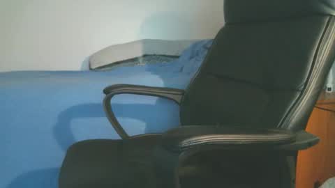 shyboyhugecum2020 online show from March 30, 2026, 3:18 am