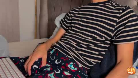 Snapshot of shydude666 chatting on November 2, 2025, 10:45 pm shydude666 online show from November 2, 2025, 10:45 pm