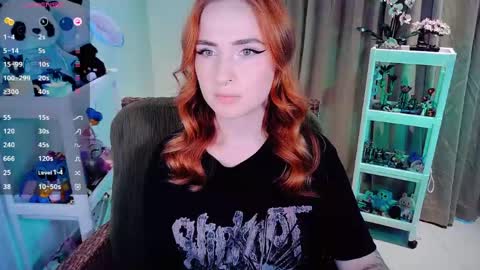 Snapshot of shyfoxxxy chatting on April 25, 2026, 6:49 am Effie online show from April 25, 2026, 6:49 am