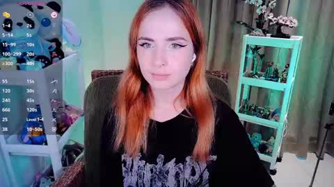 Snapshot of shyfoxxxy chatting on May 4, 2026, 5:58 am Effie online show from May 4, 2026, 5:58 am