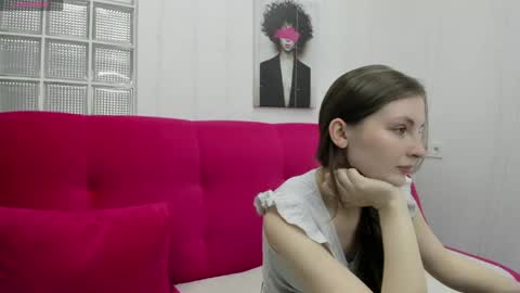 Snapshot of shyly_lisa chatting on June 3, 2026, 1:30 am shyly_lisa online show from June 3, 2026, 1:30 am