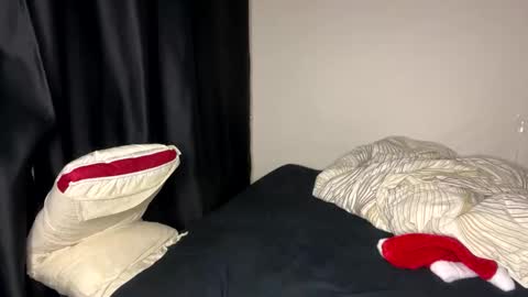 Snapshot of shyredstar chatting on December 27, 2024, 2:01 pm Tom and Betty online show from December 27, 2024, 2:01 pm