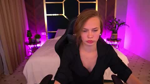 shyysiren online show from September 10, 2025, 6:24 am