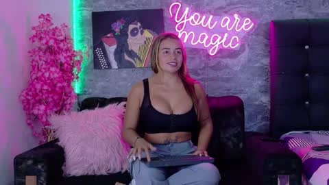 Snapshot of siamarlin chatting on November 4, 2025, 10:31 pm siamarlin online show from November 4, 2025, 10:31 pm