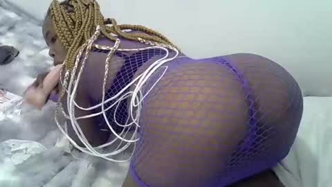 Sianrazia online show from September 17, 2025, 9:16 pm