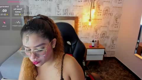 S I E N N A  online show from March 24, 2026, 12:43 pm