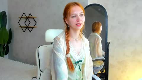 Snapshot of sienna_nyx chatting on April 16, 2026, 9:10 am Sienna online show from April 16, 2026, 9:10 am