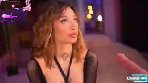 Sienna online show from October 17, 2025, 5:48 pm