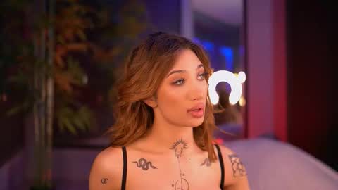 Sienna online show from November 10, 2025, 6:40 pm