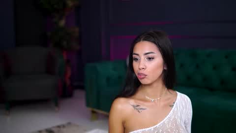 Sienna online show from September 18, 2025, 11:01 am