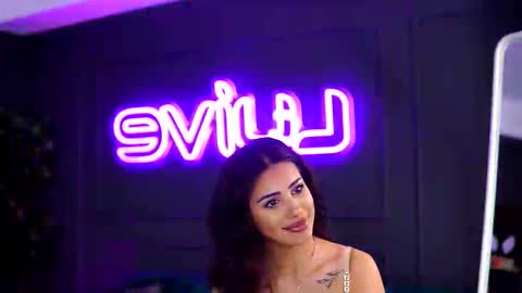 Sienna online show from November 3, 2025, 11:00 am