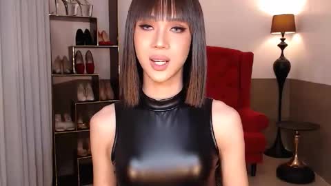 Snapshot of siennaserpent chatting on November 30, 2025, 2:32 pm Sienna online show from November 30, 2025, 2:32 pm