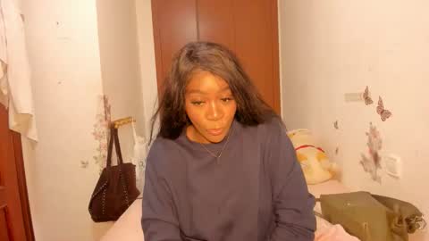 Snapshot of sierra_violet chatting on April 7, 2026, 6:52 pm sierra_violet online show from April 7, 2026, 6:52 pm
