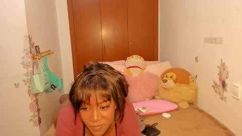 Snapshot of sierra_violet chatting on May 8, 2026, 8:25 pm sierra_violet online show from May 8, 2026, 8:25 pm