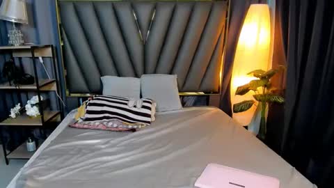 Belle online show from November 20, 2025, 5:51 am