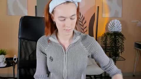 Snapshot of sierraharrper chatting on December 14, 2025, 4:34 pm SieraHarper online show from December 14, 2025, 4:34 pm